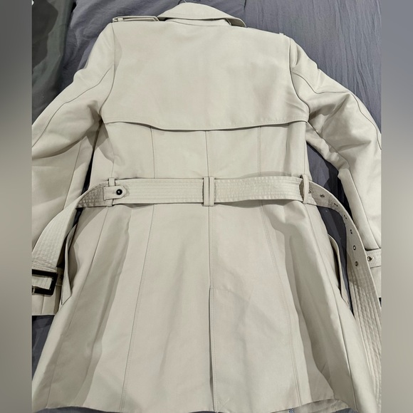 Zara double breasted trench coat. Size XS. Beige and gold hardware detailing. - Picture 14 of 15
